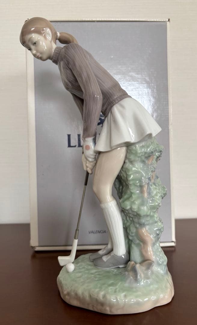 リヤドロ　ゴルフ女性