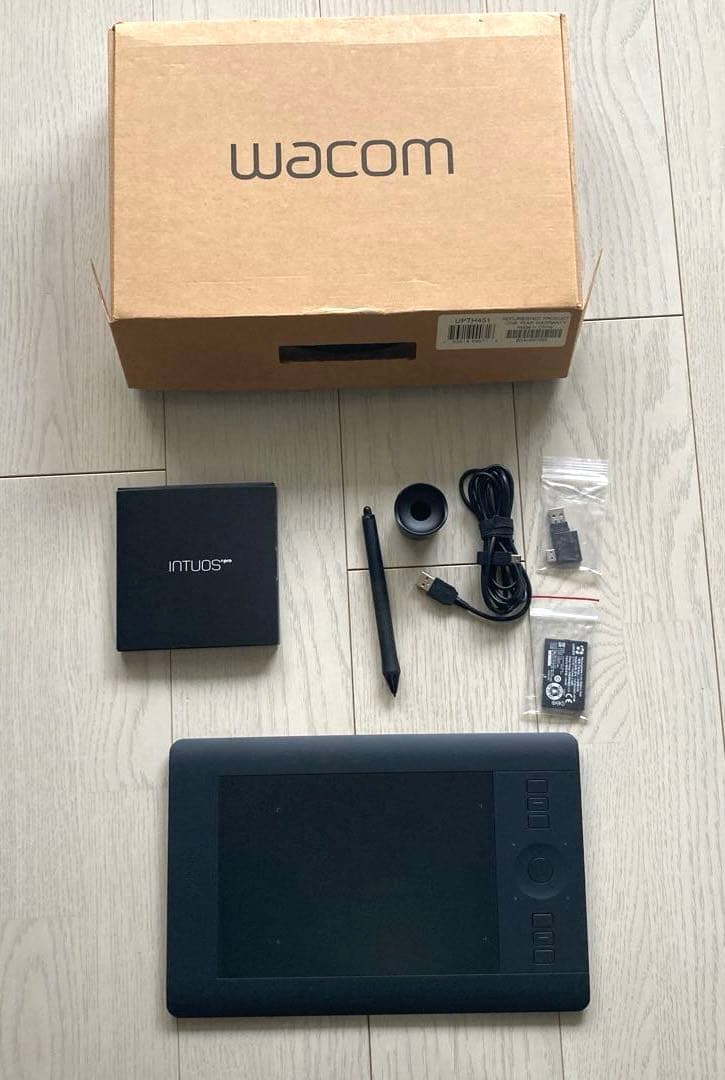 Wacom intuos pro small ペンタブレット　PTH-451