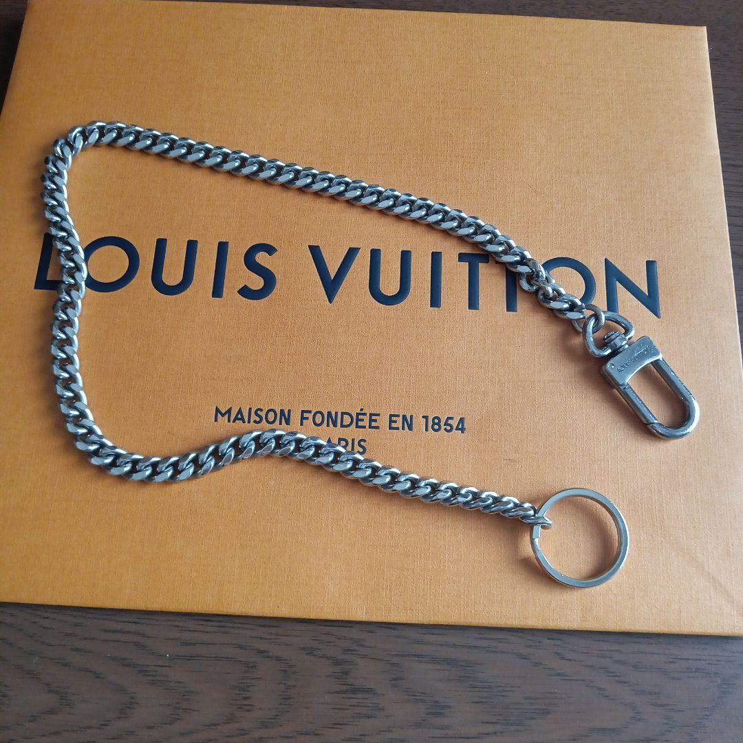 ルイ・ヴィトン。美品シルバー色ウォレットチェーンリング付き