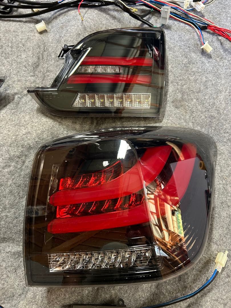 レヴォーグ　VM コラゾン　テールランプ