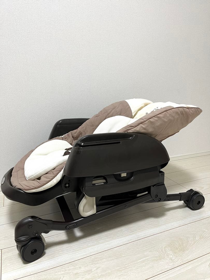 Combi コンビ ネムリラAT 新生児 自動 ハイローチェア