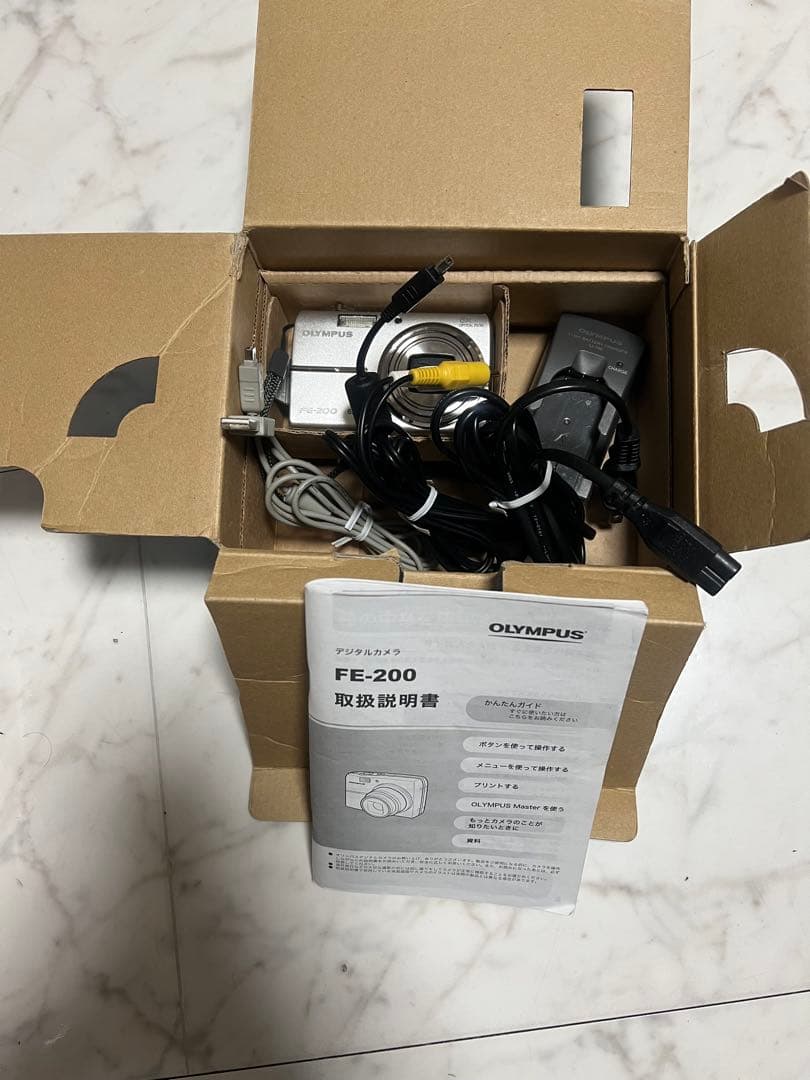 OLYMPUS FE-200 デジタルカメラ シルバー中古稼働品付属品多数