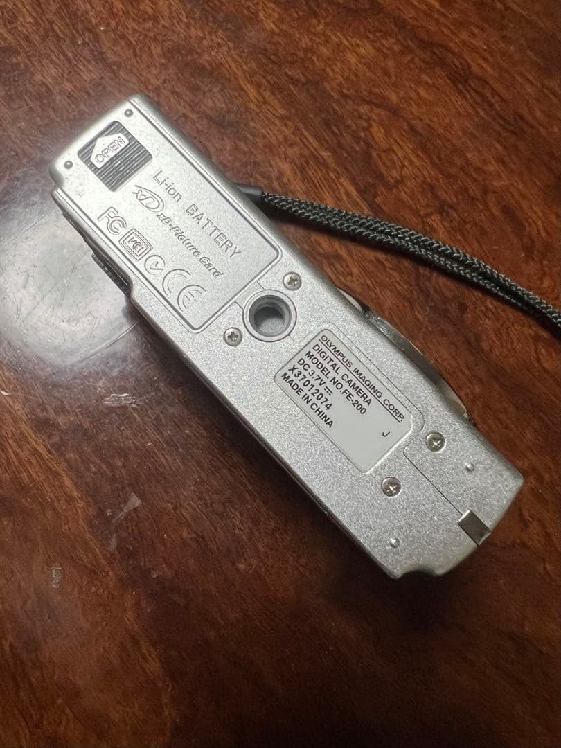 OLYMPUS FE-200 デジタルカメラ シルバー中古稼働品付属品多数