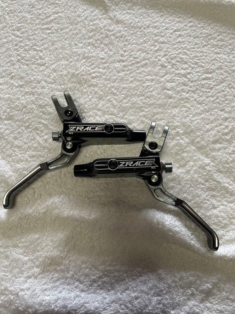 ZRACE 4ピストン ポストマウント ブレーキセット