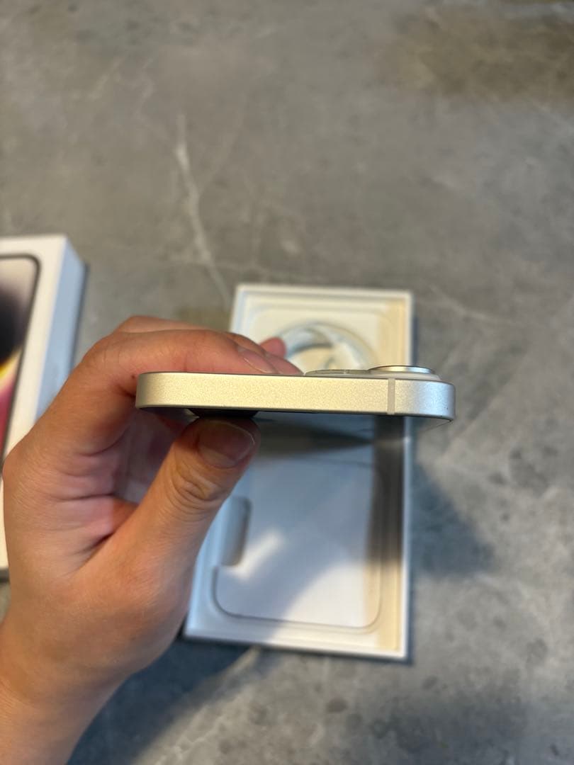 Apple iPhone 14 ホワイト 本体 充電ケーブル付き