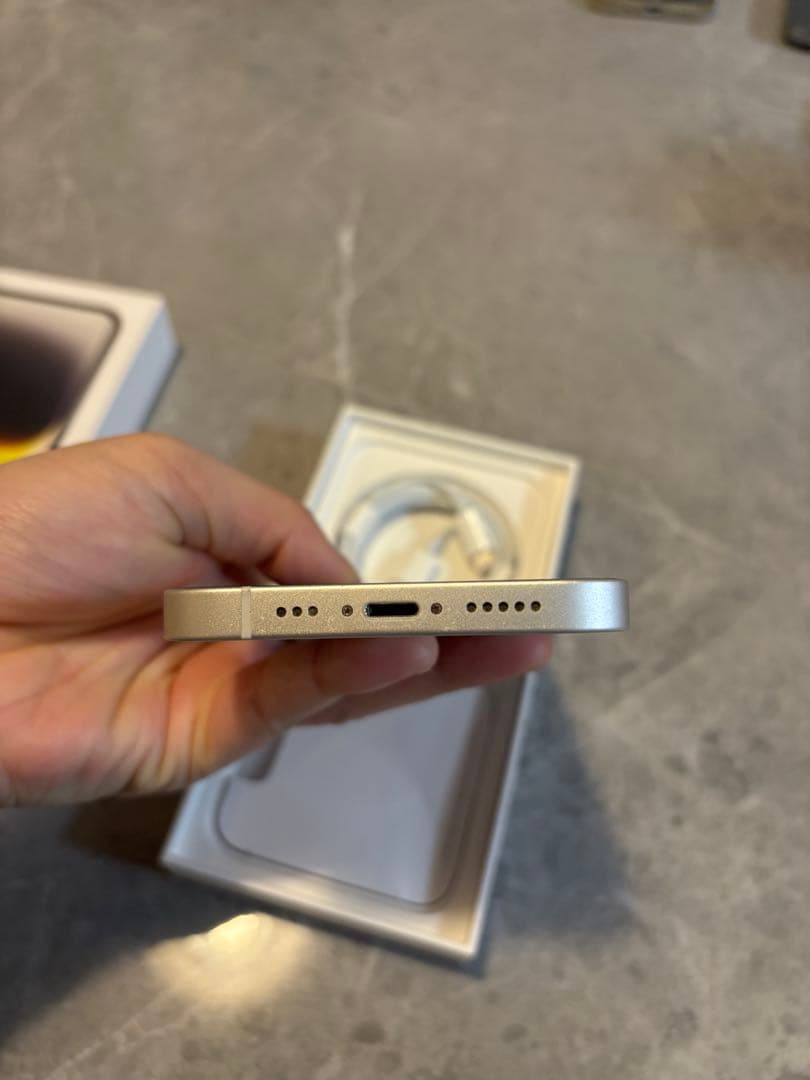 Apple iPhone 14 ホワイト 本体 充電ケーブル付き