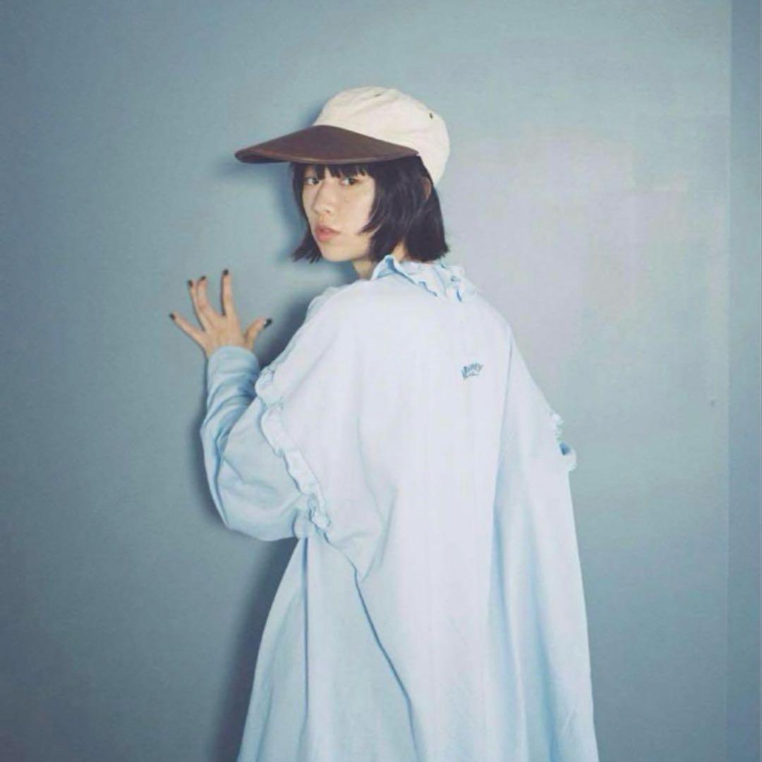 HOLIDAY RUFFLE COLLAR TOPS ライトブルーロンT