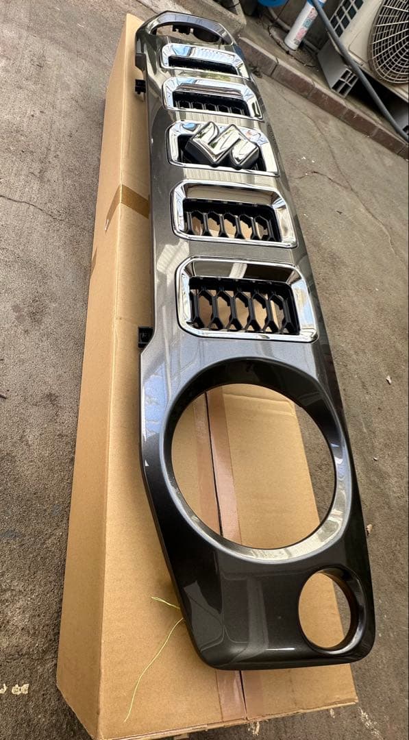 マ*杜様 新車外し　ジムニーノマド　純正フロントグリル