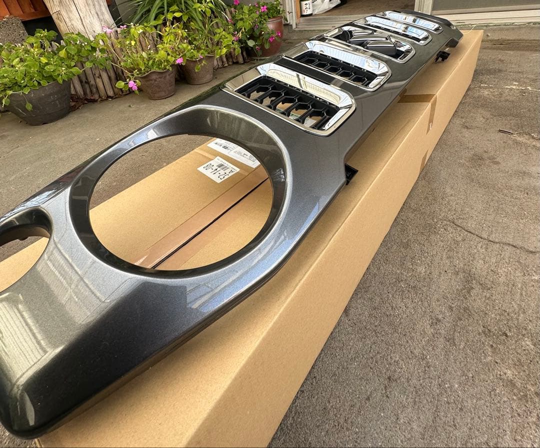 マ*杜様 新車外し　ジムニーノマド　純正フロントグリル