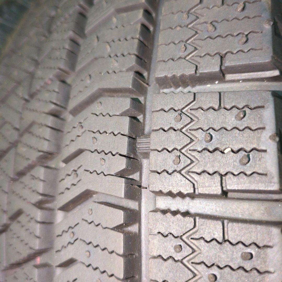 ジ*ム様 手渡可　美品　2022年　9分〜　BSスタッドレス　VRX2　215/