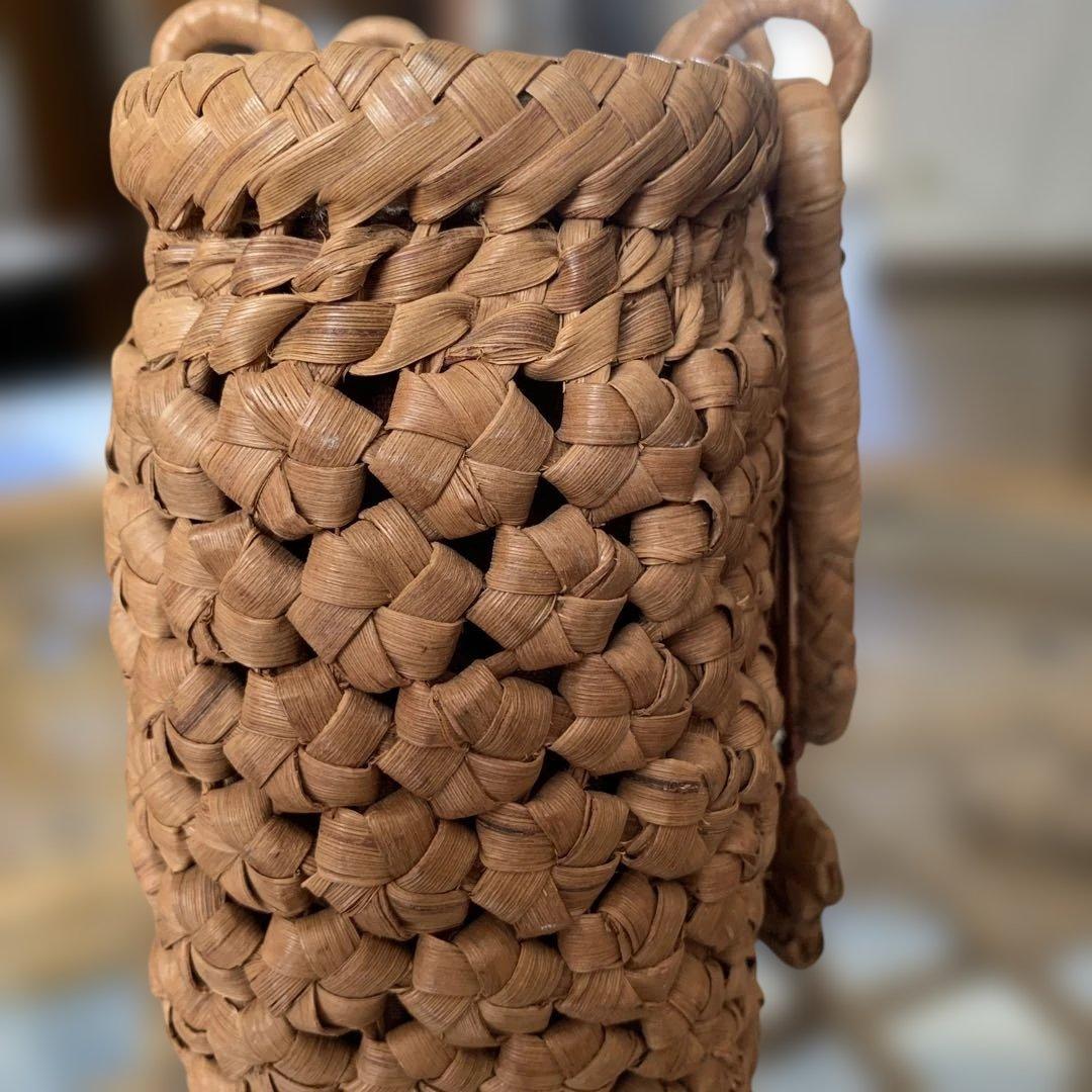 山葡萄六角花結び編み かごバッグ ナチュラル　チャーム付