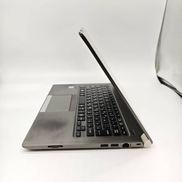 バッテリ◎ フルHD 13 東芝 i7-6 SSD256GB オフィス 16GB