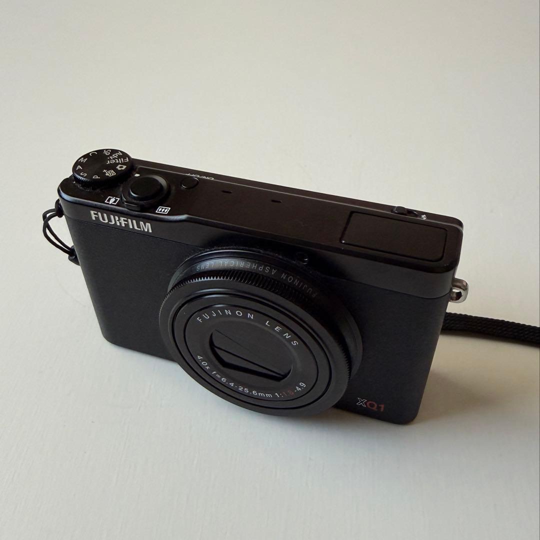 Fujifilm XQ1 コンパクトデジタルカメラ ブラック