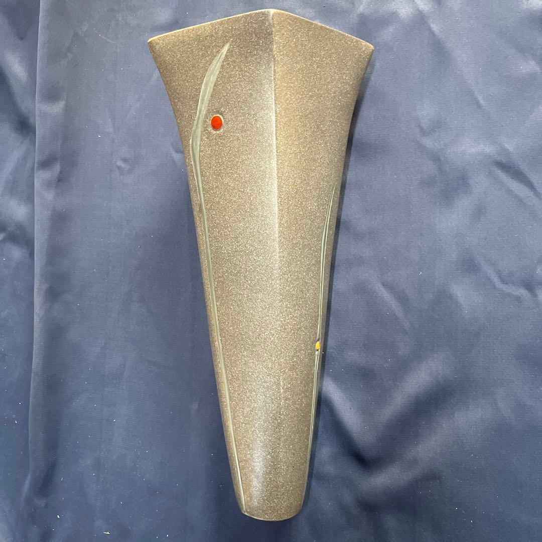 池坊　華道　茶グレーのコーン型花器　デザインあり