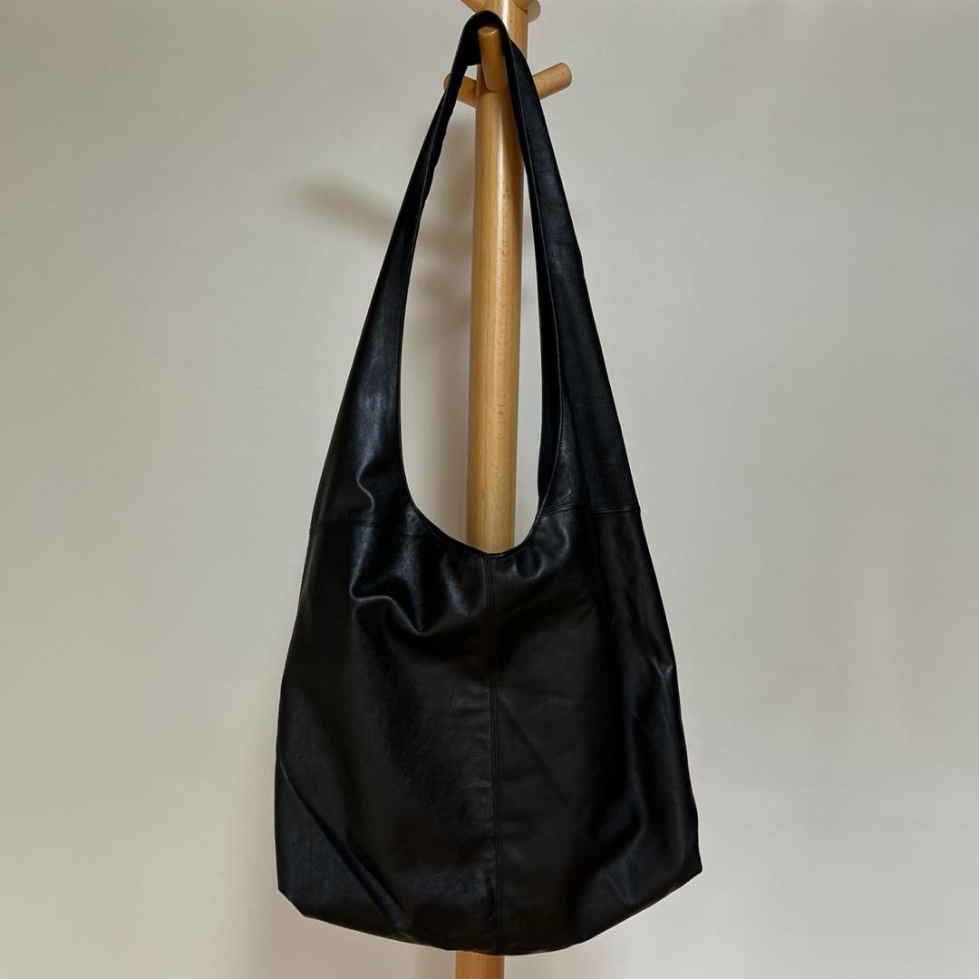 シンプルな本革ショルダーバッグＬ