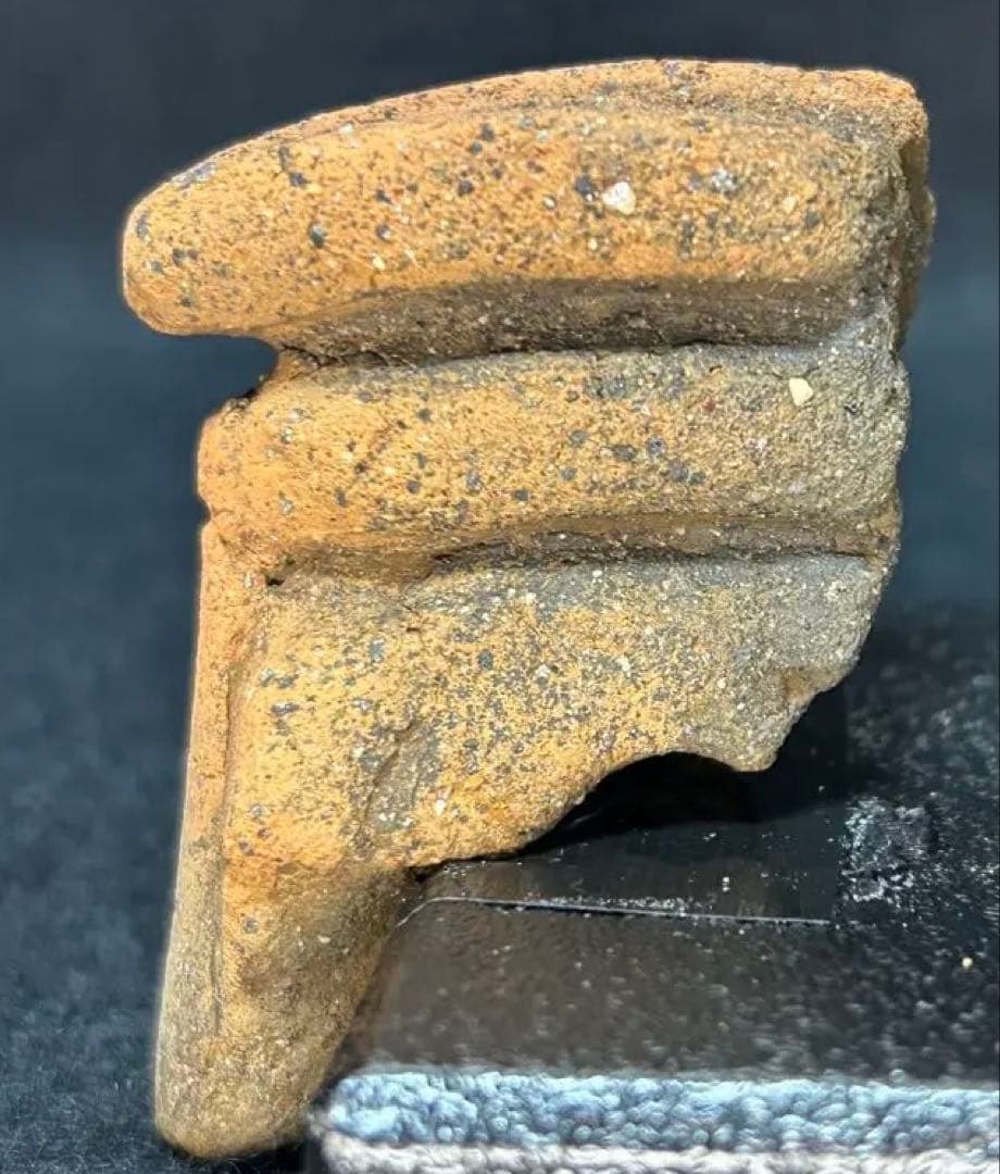 縄文土器　獣面把手と縄文土器底部