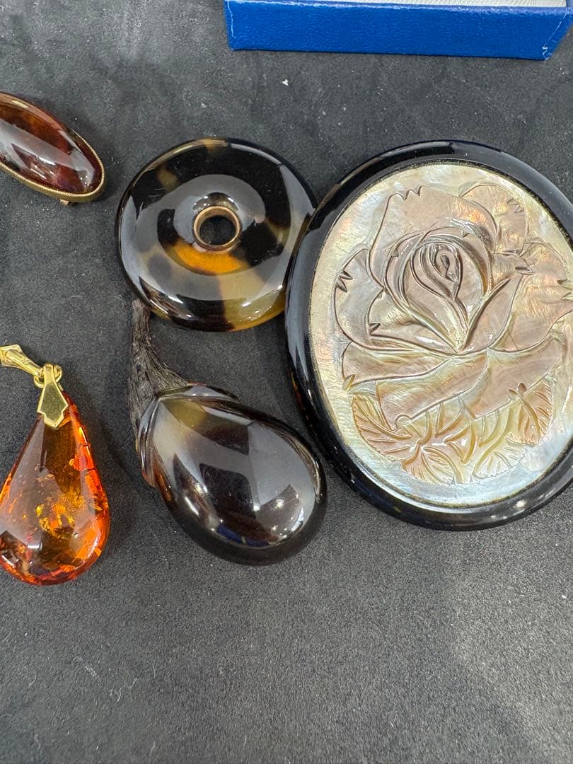 べっ甲製 魚型ペンダントネックレス 木箱付き