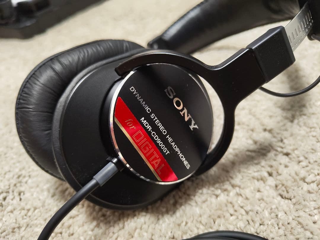 ヘッドホン SONY MDR-C900ST