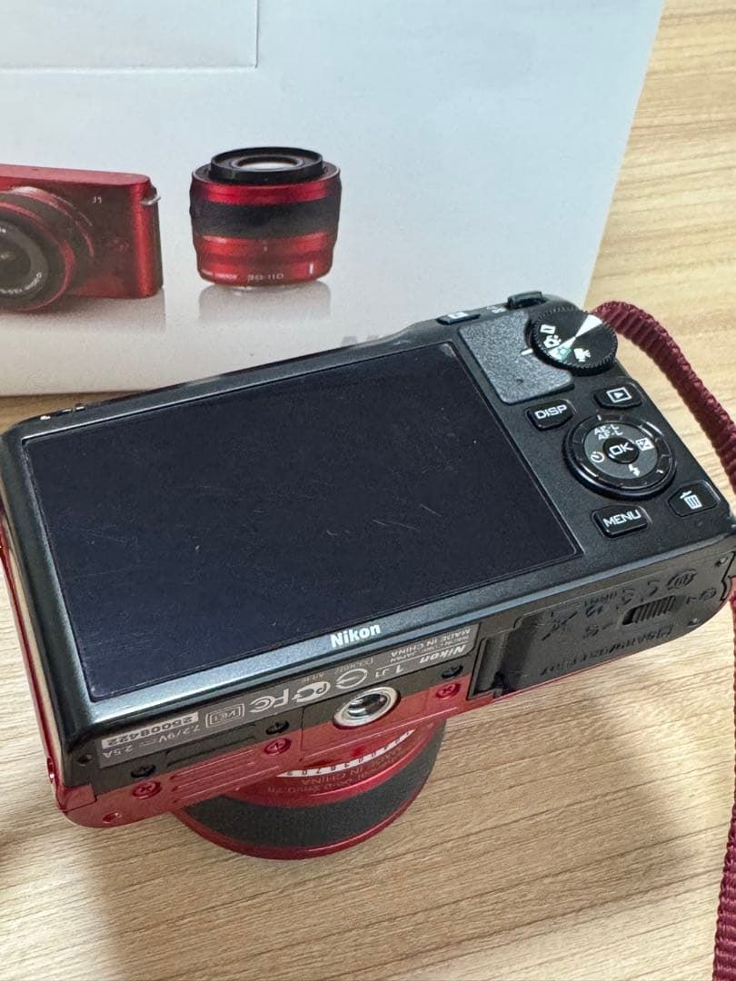 Nikon 1 J1 レッド デジタルカメラ 10-30mmレンズ付き