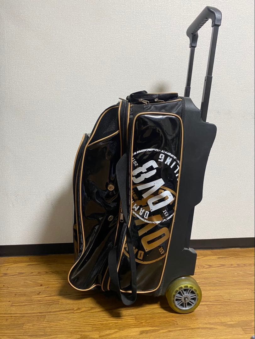 DV8 3個入りカードバッグ