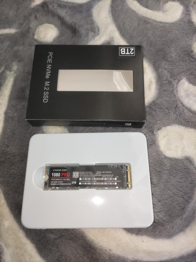 1080 PRO 2TB PCIe M.2 SSD 元箱付き
