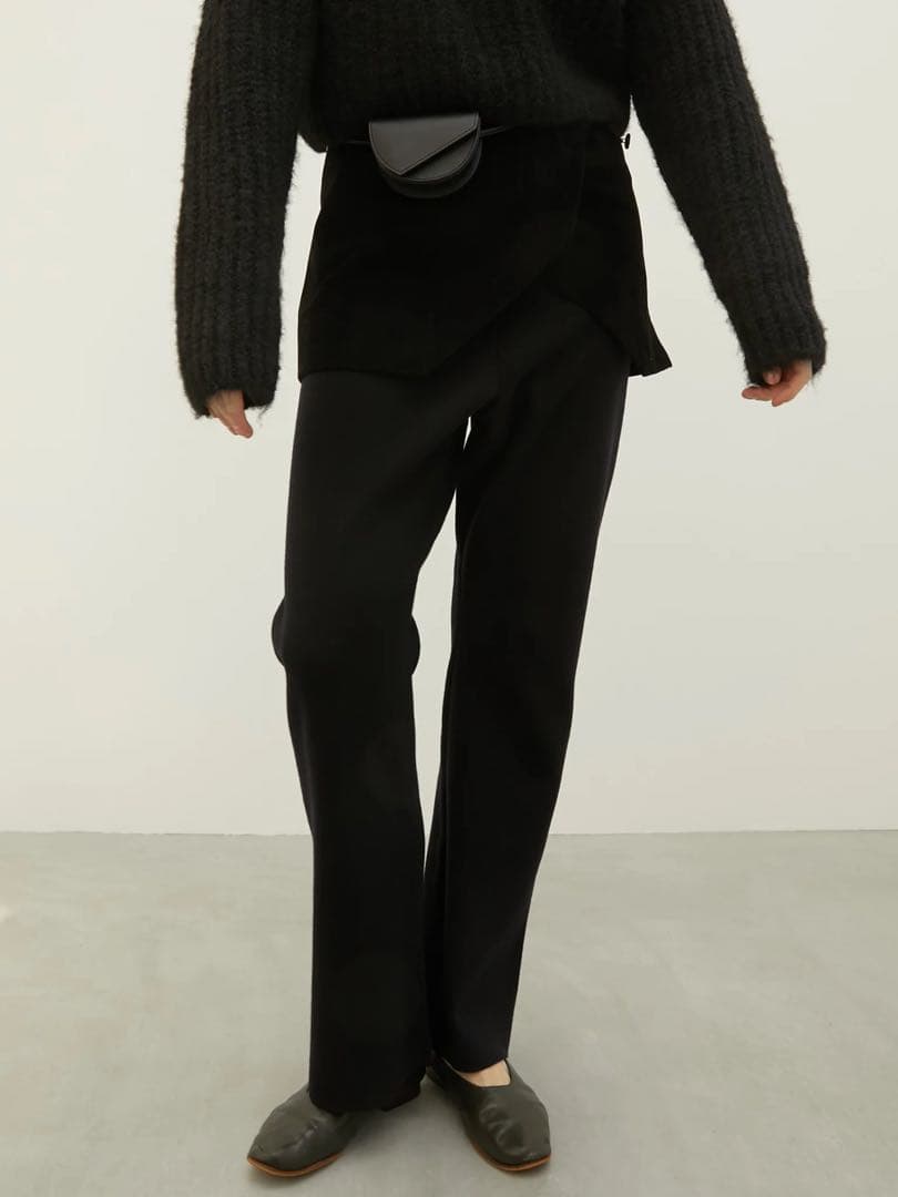 m25ページ　LA PEAU DE GEM スエードビスチェ