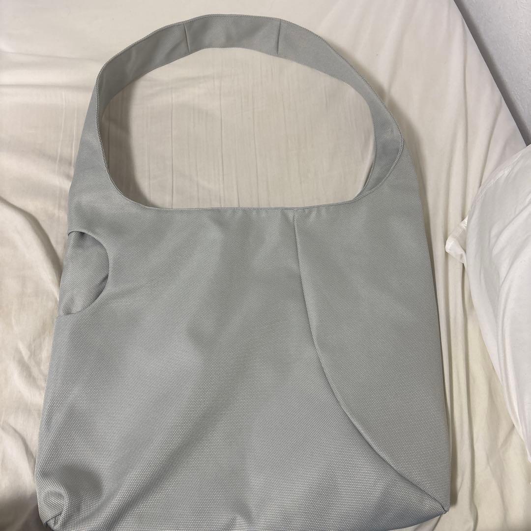 k8.0 Oyster Shell グレーショルダーバッグ