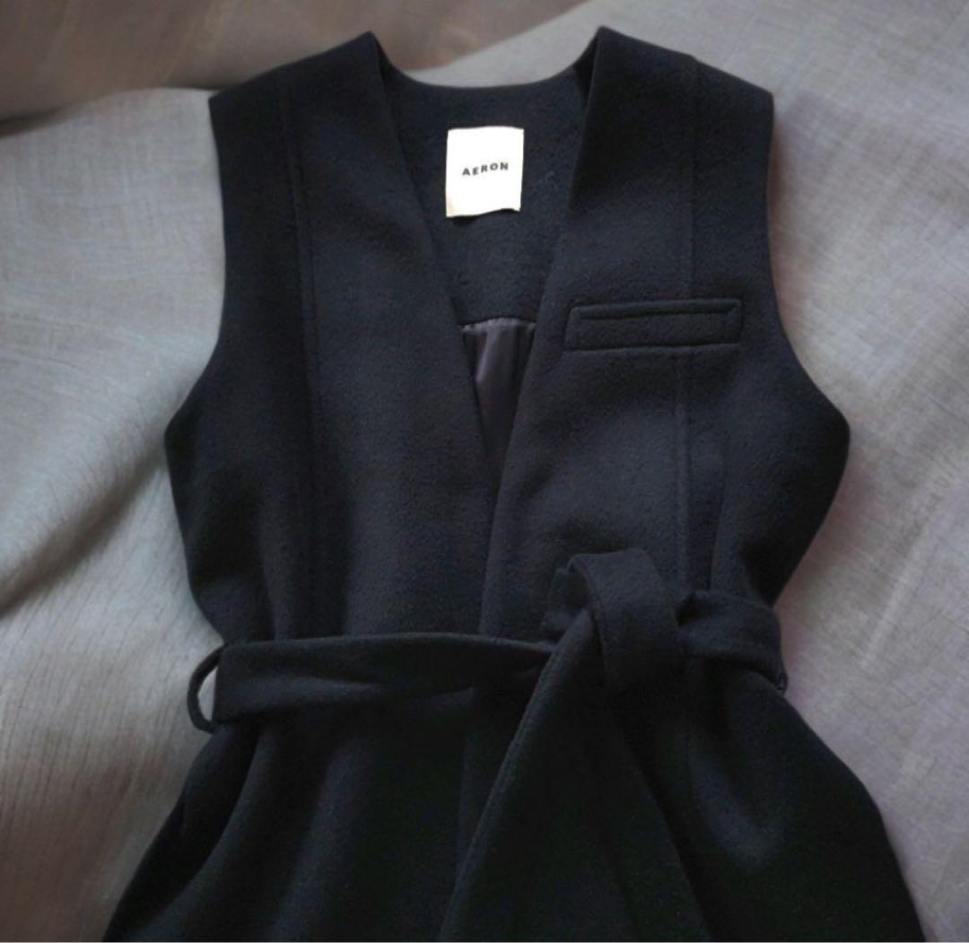 美品ウール　ジレ　秋冬用AERON アーロン　ハンガリー製