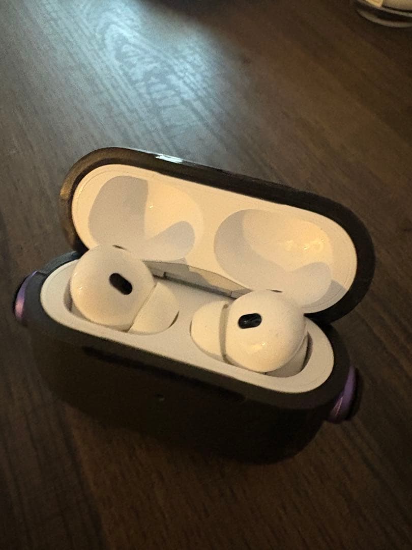 AirPods Pro 本体のみ！ホワイトイヤフォン ブラックケース