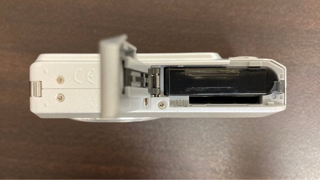 CASIO EXILIM EX-Z750 コンパクトデジタルカメラ　コンデジ