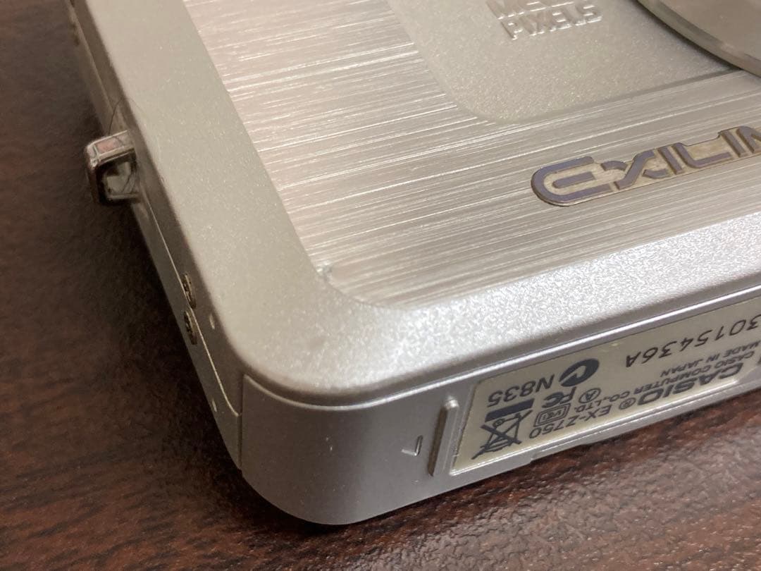 CASIO EXILIM EX-Z750 コンパクトデジタルカメラ　コンデジ