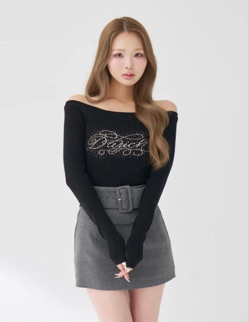 【新品未使用】Darichビジューロゴボートネックニットトップス黒