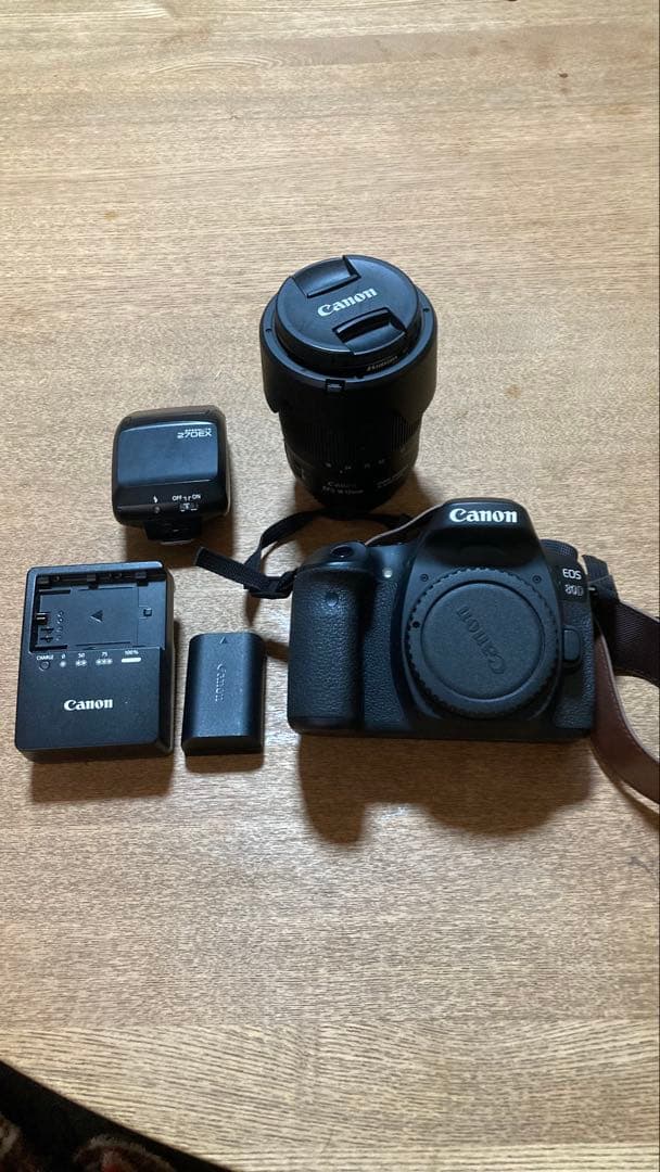 Canon EOS 80D デジタル一眼レフカメラ　レンズ、ストロボセット