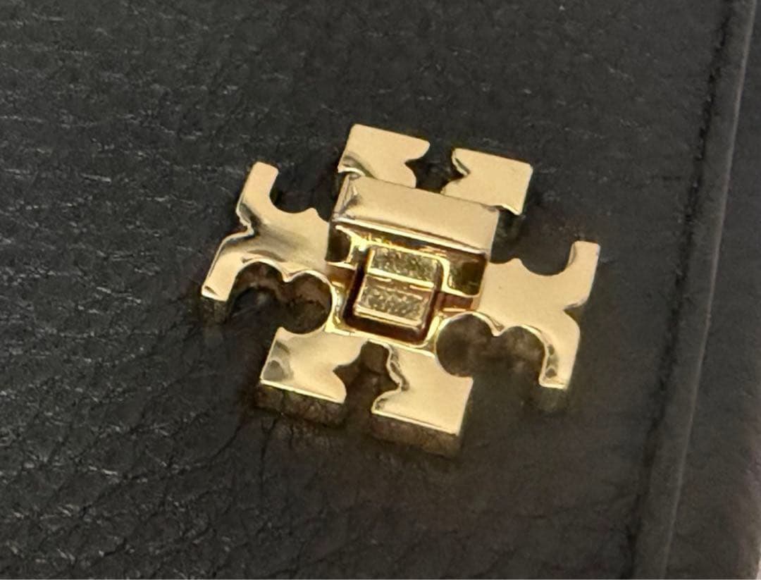 TORY BURCH HSPO37 長財布 エンブレム付き ターンロック