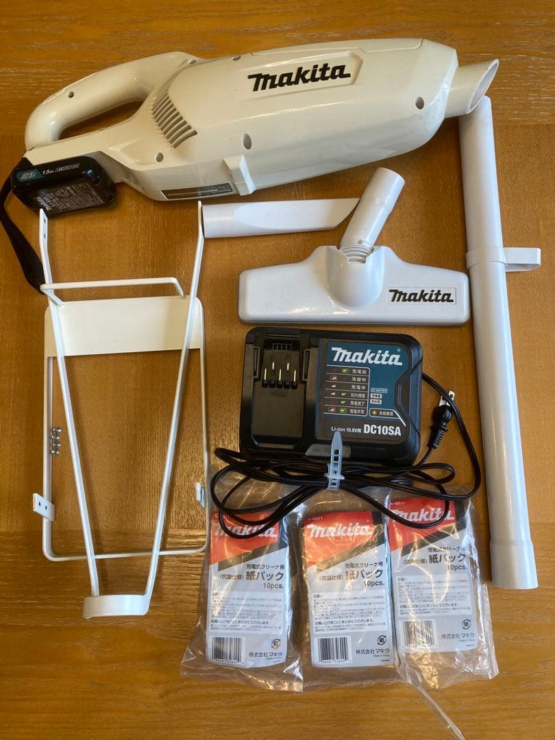 マキタ スティック掃除機 付属品多数 値段交渉 即購入可 CL-107FD