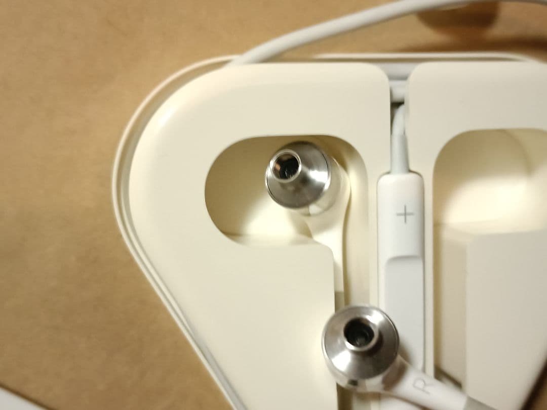 apple純正　マイク付きイヤホン　ME186FE/A