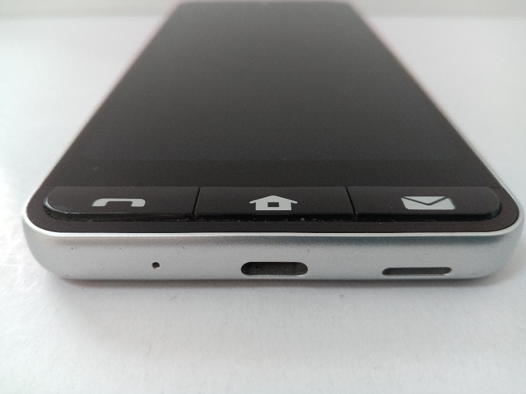 ☆ au BASIO active SHG09 シルバー