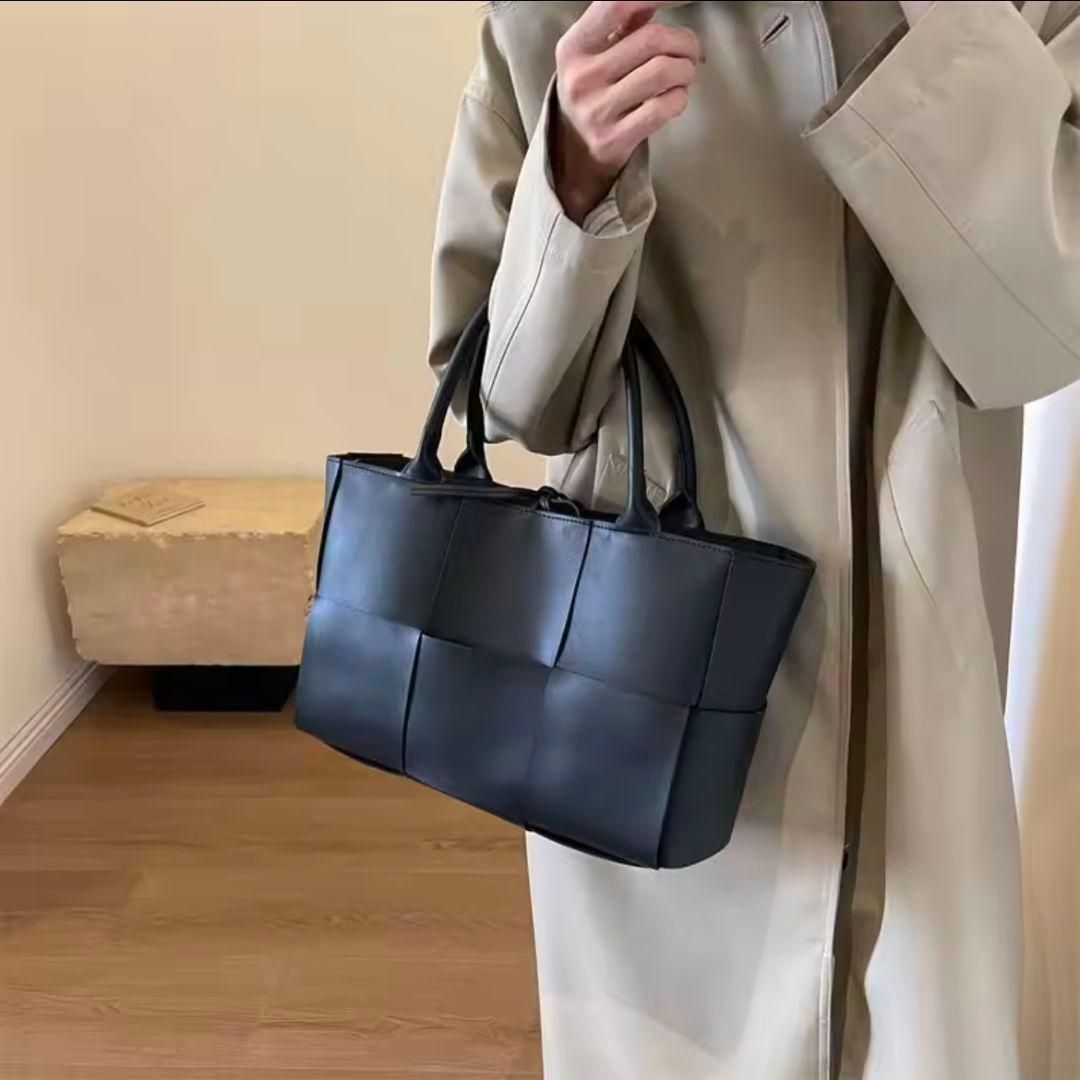 ☆瀬名☆　　大人気デザインレザートートバッグ