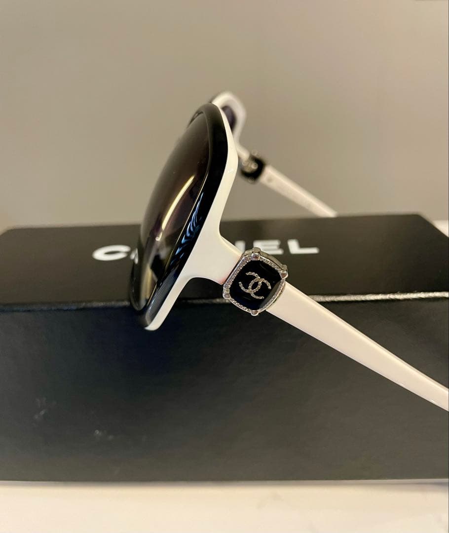 正規店購入▪️CHANELサングラス▪️一式揃い▪️モノトーン▪️ブラック ホワイト