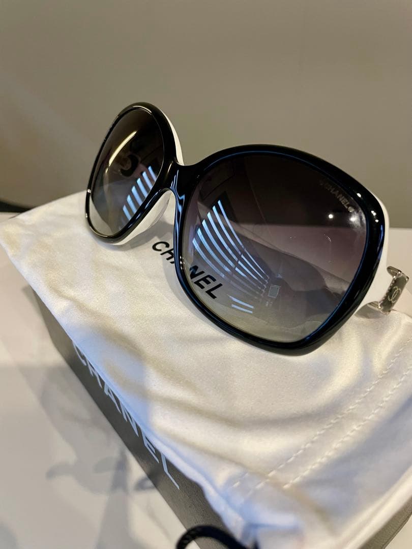 正規店購入▪️CHANELサングラス▪️一式揃い▪️モノトーン▪️ブラック ホワイト