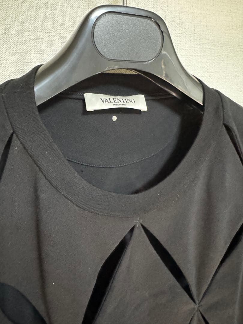 VALENTINO ブラック カットアウトTシャツ 半袖