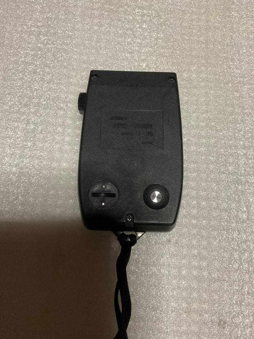 NIKOMAT・EL。一眼レフカメラ。ナショナルPE-32Sフラッシュ付き。