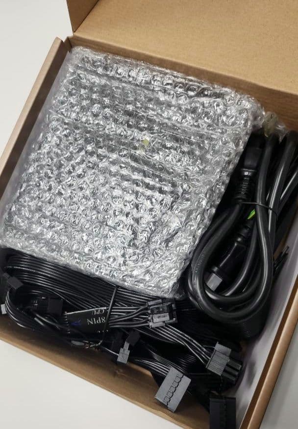 未使用　玄人志向 80PLUS GOLD認証 750W フルプラグインATX電源