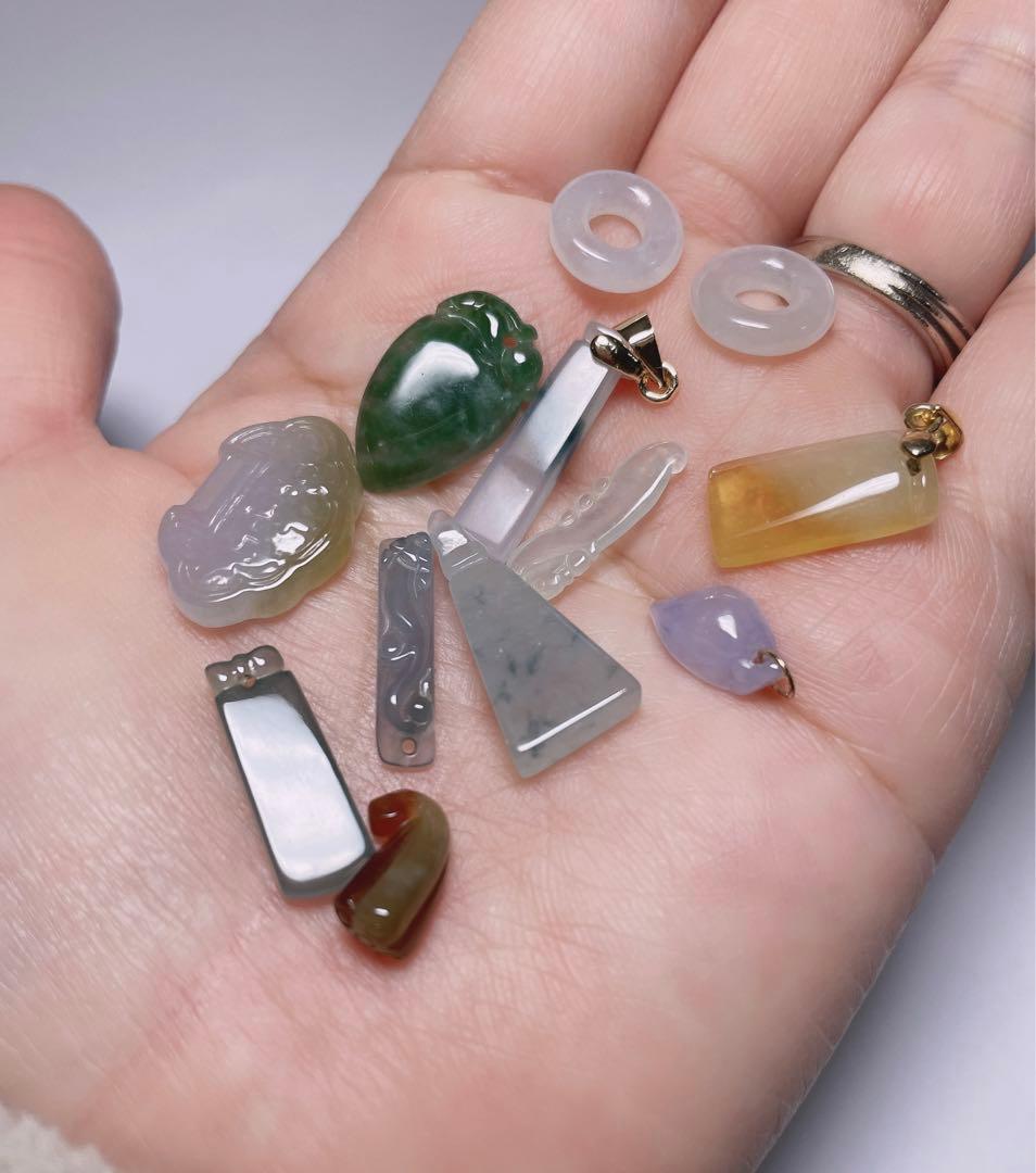 東泰堂ページ 天然翡翠 ヒスイ 彫刻小物　半透明　本物保証　ペンダント