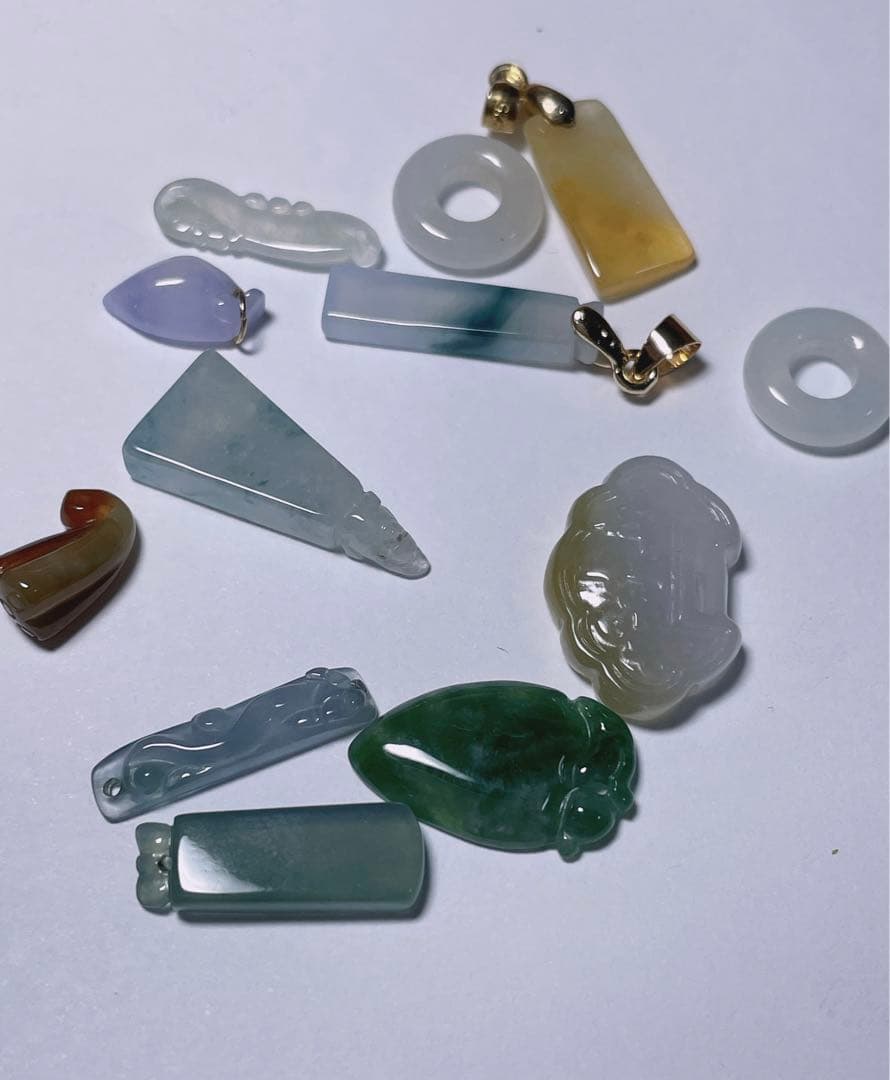 東泰堂ページ 天然翡翠 ヒスイ 彫刻小物　半透明　本物保証　ペンダント