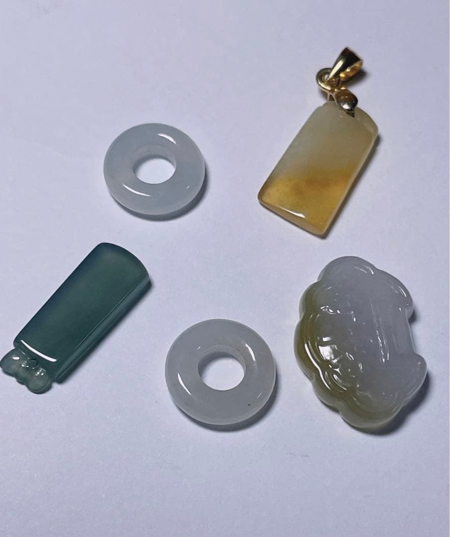 東泰堂ページ 天然翡翠 ヒスイ 彫刻小物　半透明　本物保証　ペンダント