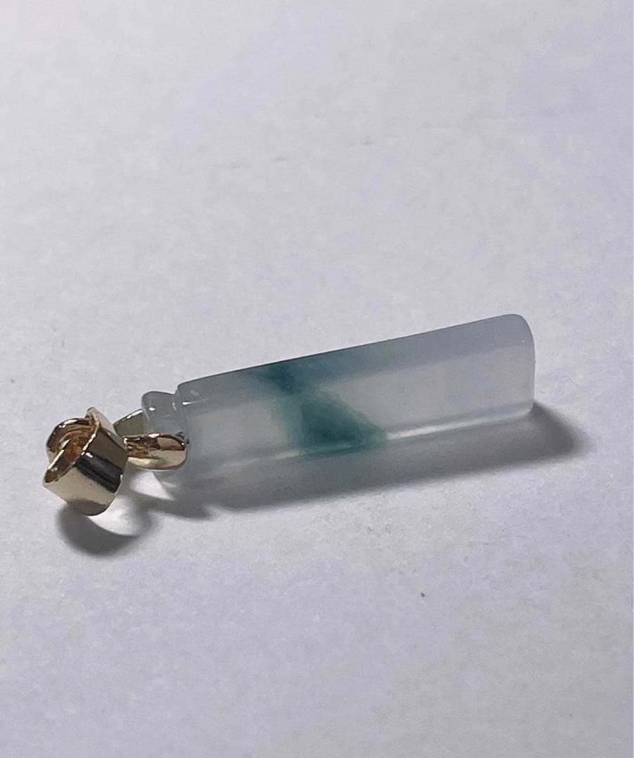 東泰堂ページ 天然翡翠 ヒスイ 彫刻小物　半透明　本物保証　ペンダント