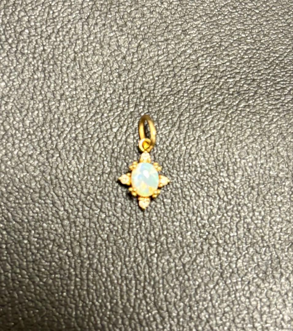 アガット　オパール ゴールドチャーム