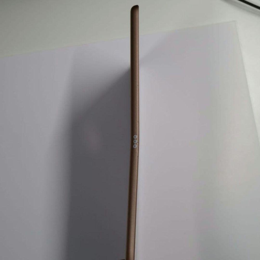 【本体曲】iPad (第7世代) Wifi+Cellular バッテリー72%