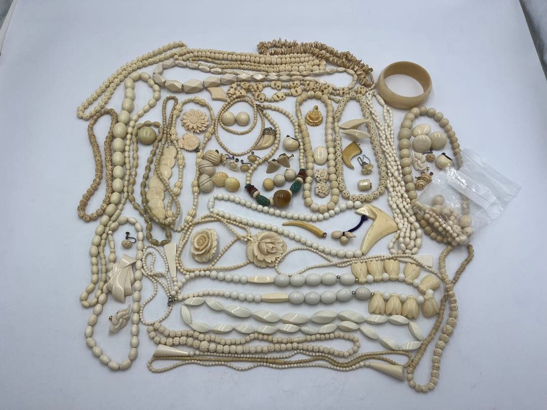 象牙調 象牙風 アクセサリー 約990g 大量 おまとめ ジュエリー ジャンク